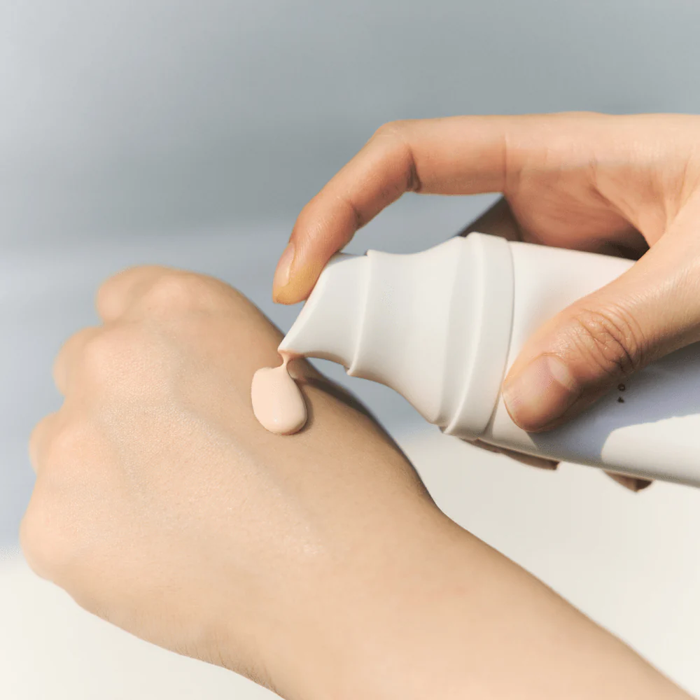 Tone Brightening Tone-Up Sunscreen - Image 3